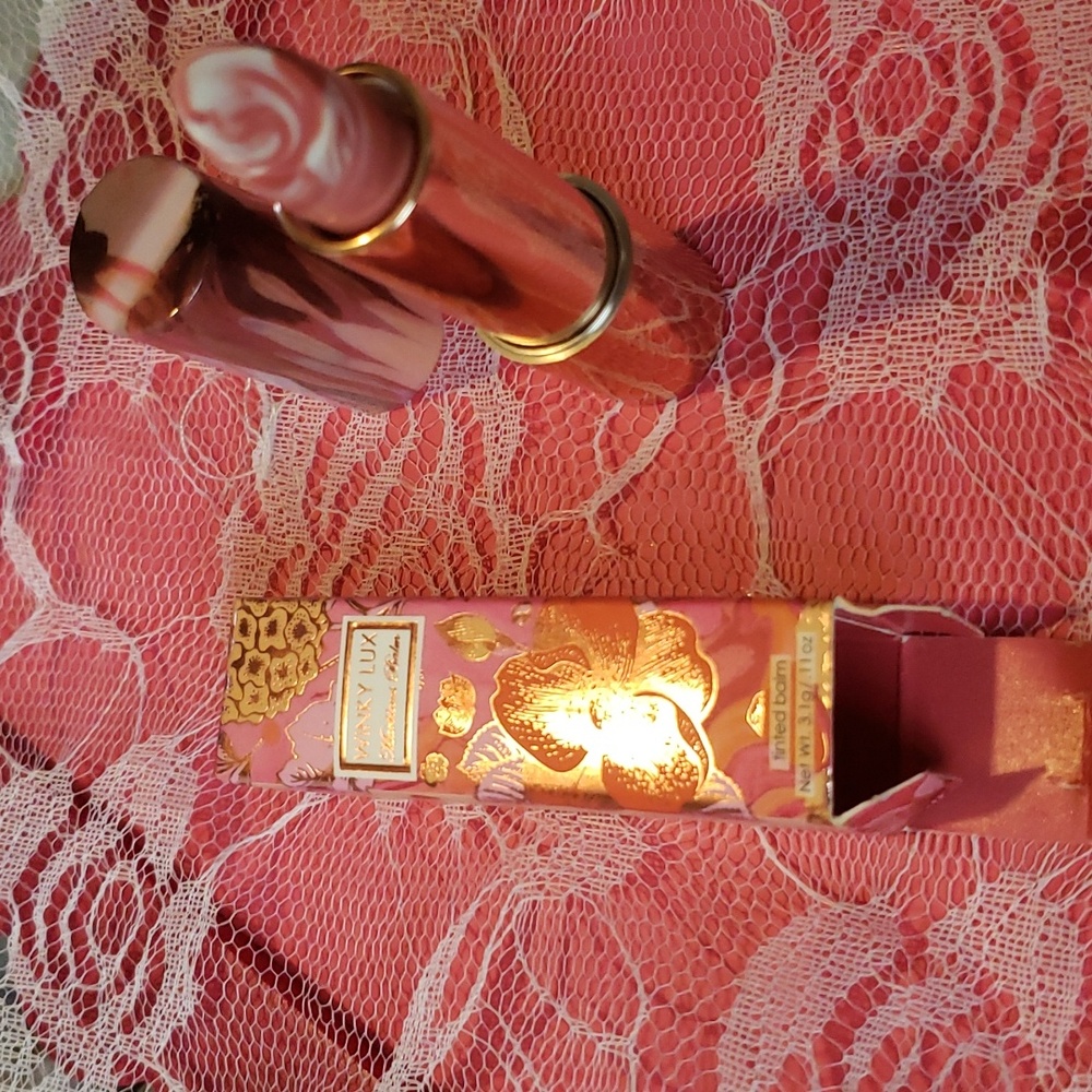 ❇️🧚‍♀️DELIGHTED Winky lux Marbleous Lip Balm NWT - Picture 2 of 3